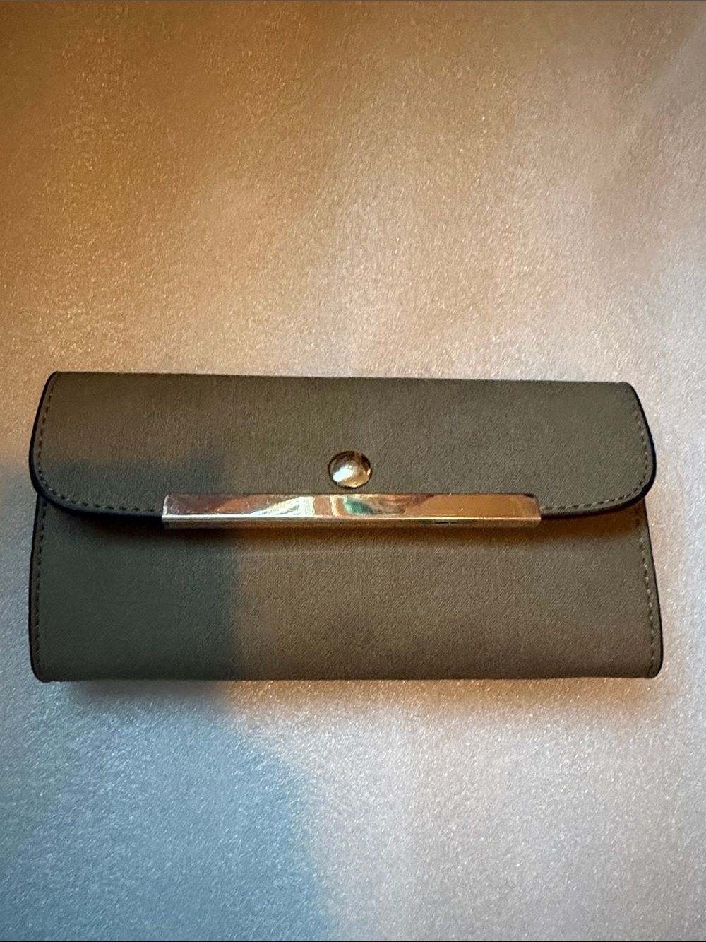 Classic Olive Women’s Clutch Wallet with Silver Accent